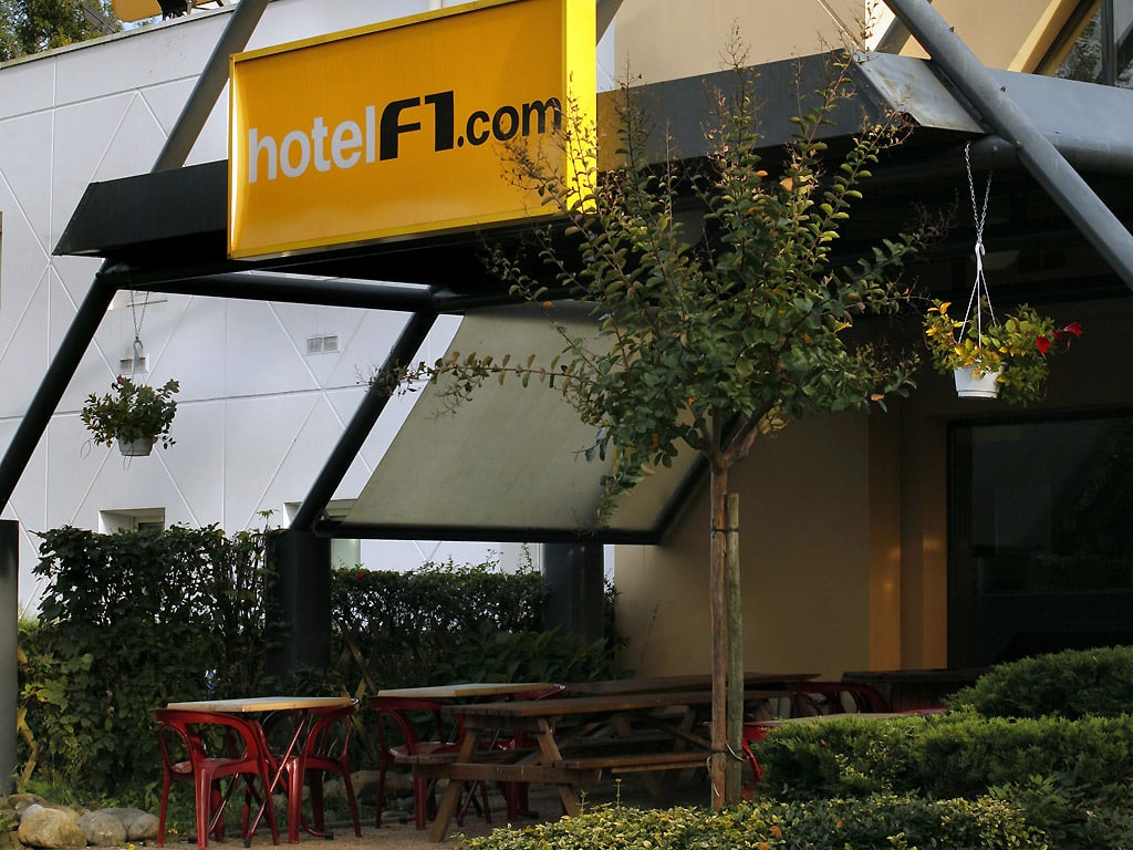 Devanture du F1 de Perpignan
