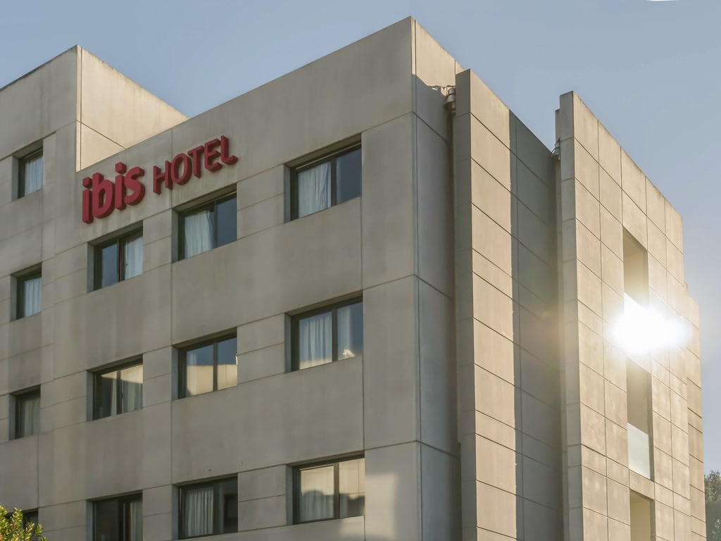Façade représentant l'hôtel IBIS de Gérone