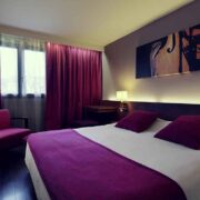 Chambre avec lit double de l'hôtel mercure Perpignan centre