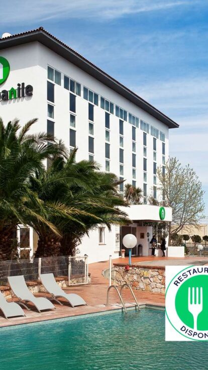 Façade représentant l'hôtel campanille Perpignan